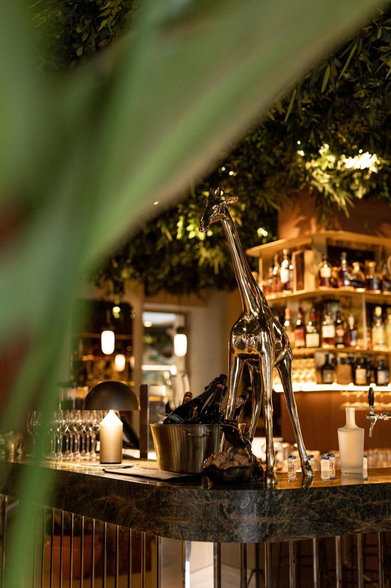 Verno House Budapest, Vignette Collection By Ihg Eksteriør billede The Giraffe Bar