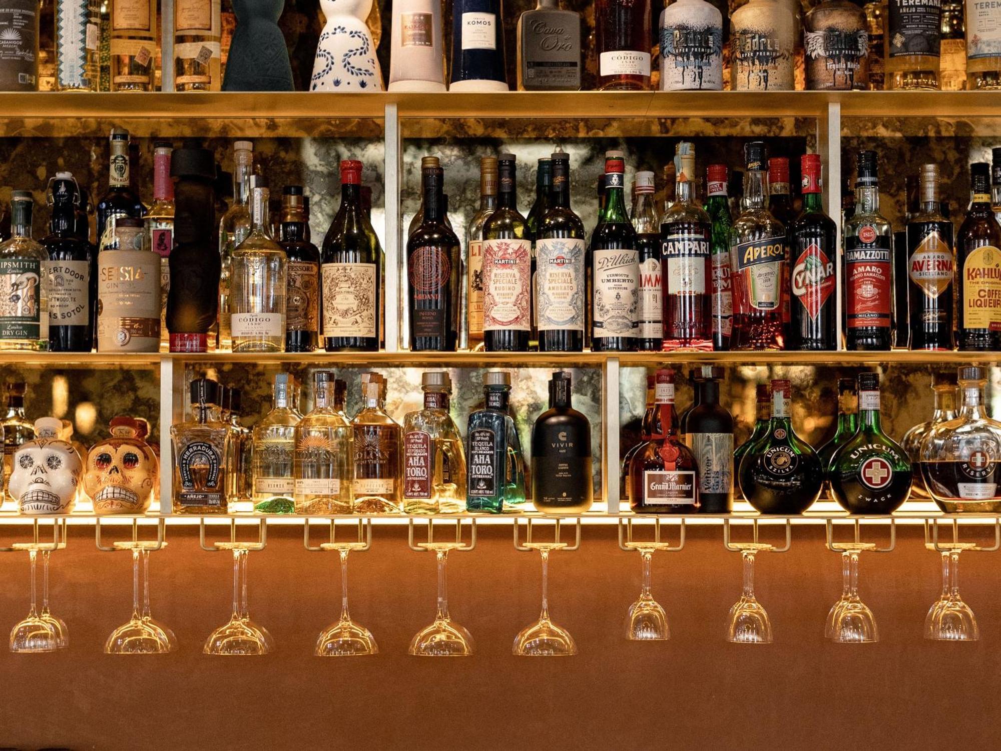 Verno House Budapest, Vignette Collection By Ihg Eksteriør billede A selection of spirits